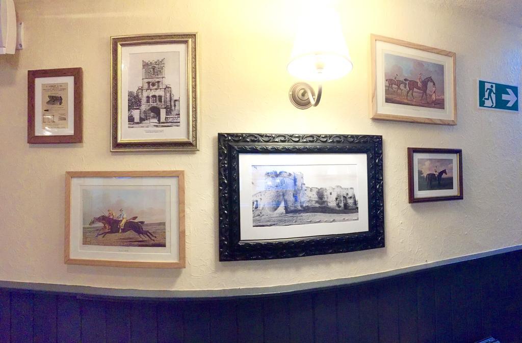The Coach And Horses Inn Чепстоу Екстер'єр фото